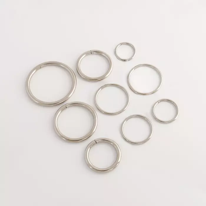 Lot of 7 Black Welded Metal Rings With Clips For Crafts Leather Work